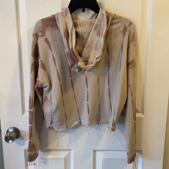 Small pale pink cropped hoodie - Picture 2 of 3